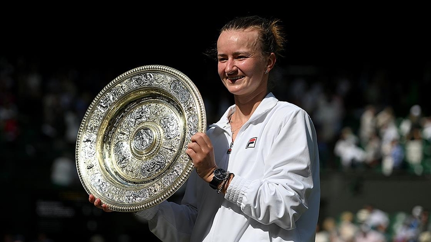 Wimbledon’ın tek kadınlar finalinde Çek Barbora Krejcikova, şampiyon oldu