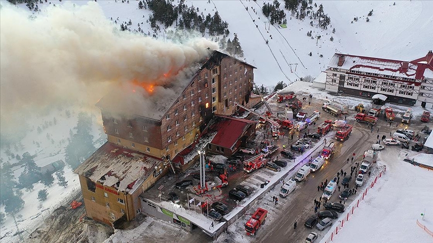 Kartalkaya Kayak Merkezi’nde bir otelde çıkan yangında 10 kişi hayatını kaybetti, 32 kişi yaralandı