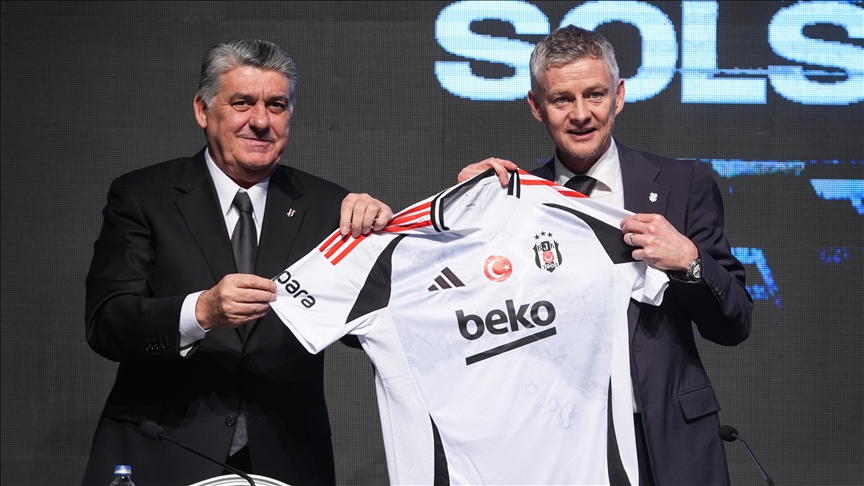 Beşiktaş’ın yeni teknik direktörü Ole Gunnar Solskjaer için imza töreni düzenlendi